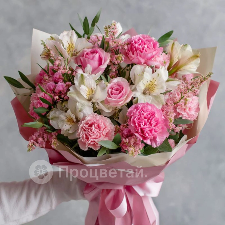 Букет с гвоздиками &laquo;Розовый каприз&raquo;