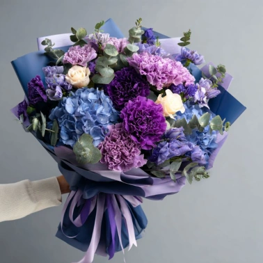 Букет с гвоздиками «Лунный свет»