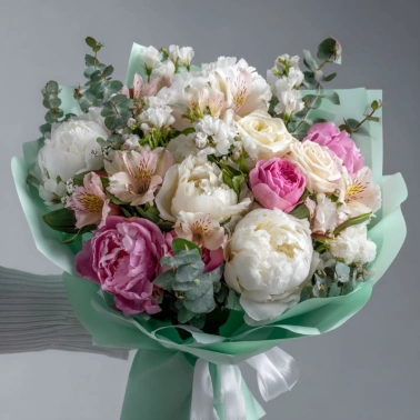 Букет с пионами «Облачное настроение»
