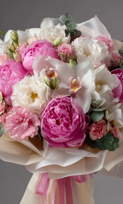 Букет с пионами «Перламутровая вуаль»