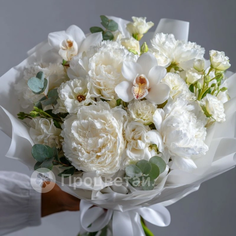 Букет с пионами &laquo;Снежное прикосновение&raquo;