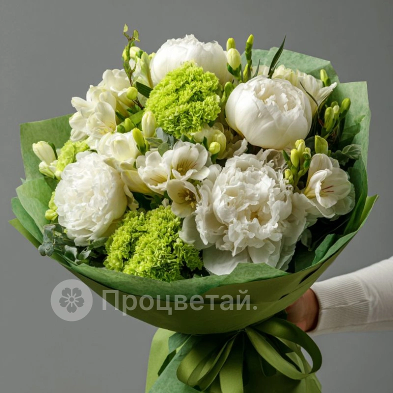 Букет с пионами &laquo;Нежный оазис&raquo;