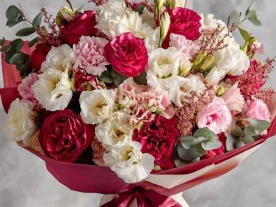 Букет с эустомами «Ароматный штрих»