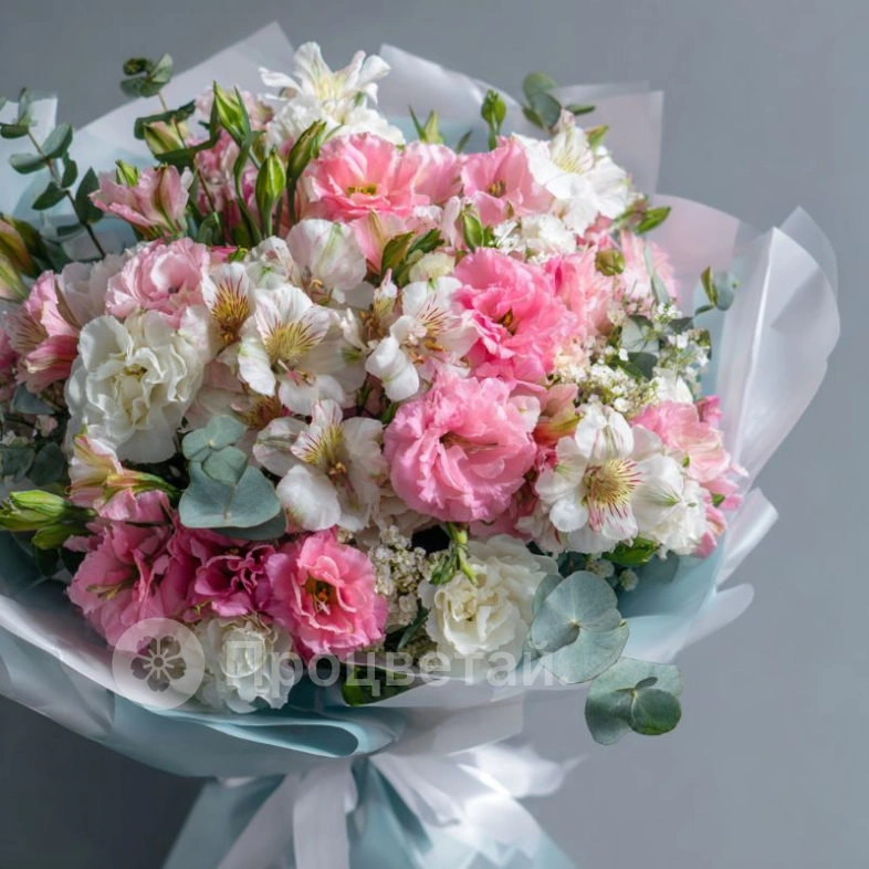 Букет с эустомами &laquo;Утренний бриз&raquo;