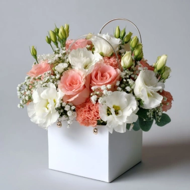 Композиция в сумочке «Цветочный комплимент»