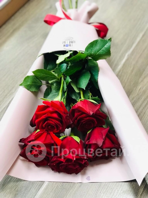 Букет из 5 красных роз