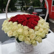 Корзина &laquo;Красное в белом&raquo; 4