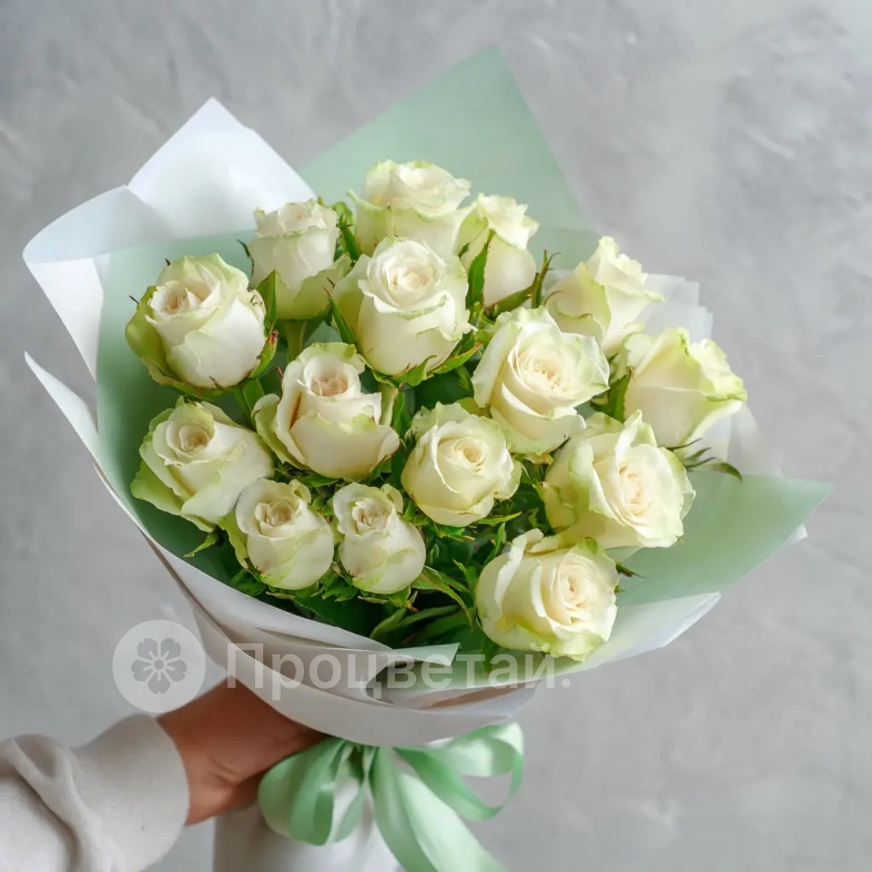 15 белых роз российских