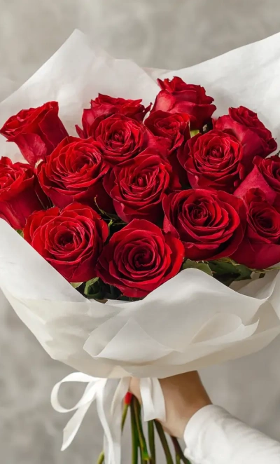 15 красных российских роз 60 см