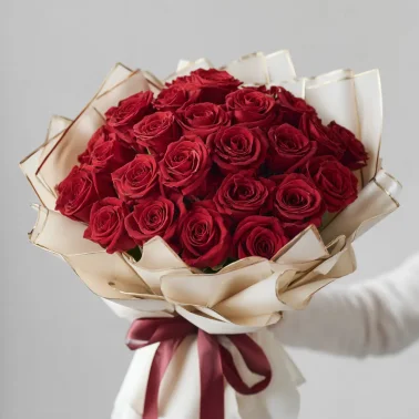 Красные розы «Рубиновое сияние»